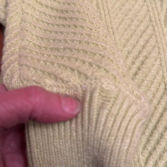 Tahari V-Neck Sweater, lime green Size Small.  Very soft feel.  GUC - Picture 7 of 8